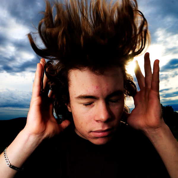 http://www.6klid.com/gal/evasion/galleries/portraits/funhair.jpg
